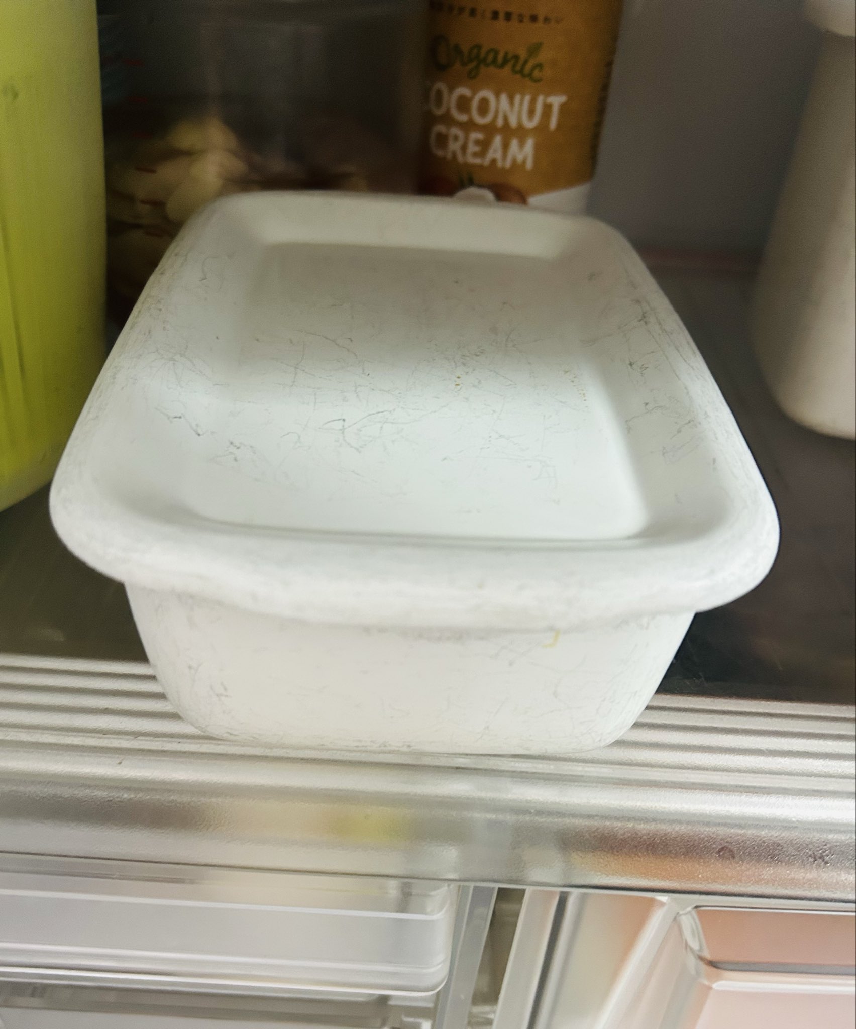 Korean community post, image 3: Morning after: the same container, empty, lid back on, quietly returned to the fridge.