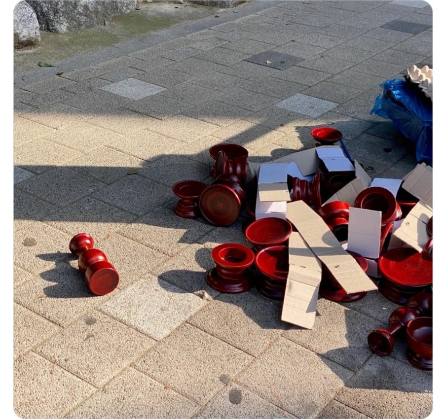Korean community post, image 2: Traditional ancestral-rite dishware, dumped curbside.